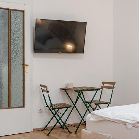 Budget City Stay - Near Wiener Stadthalle Ideal For Longstays Eksteriør bilde