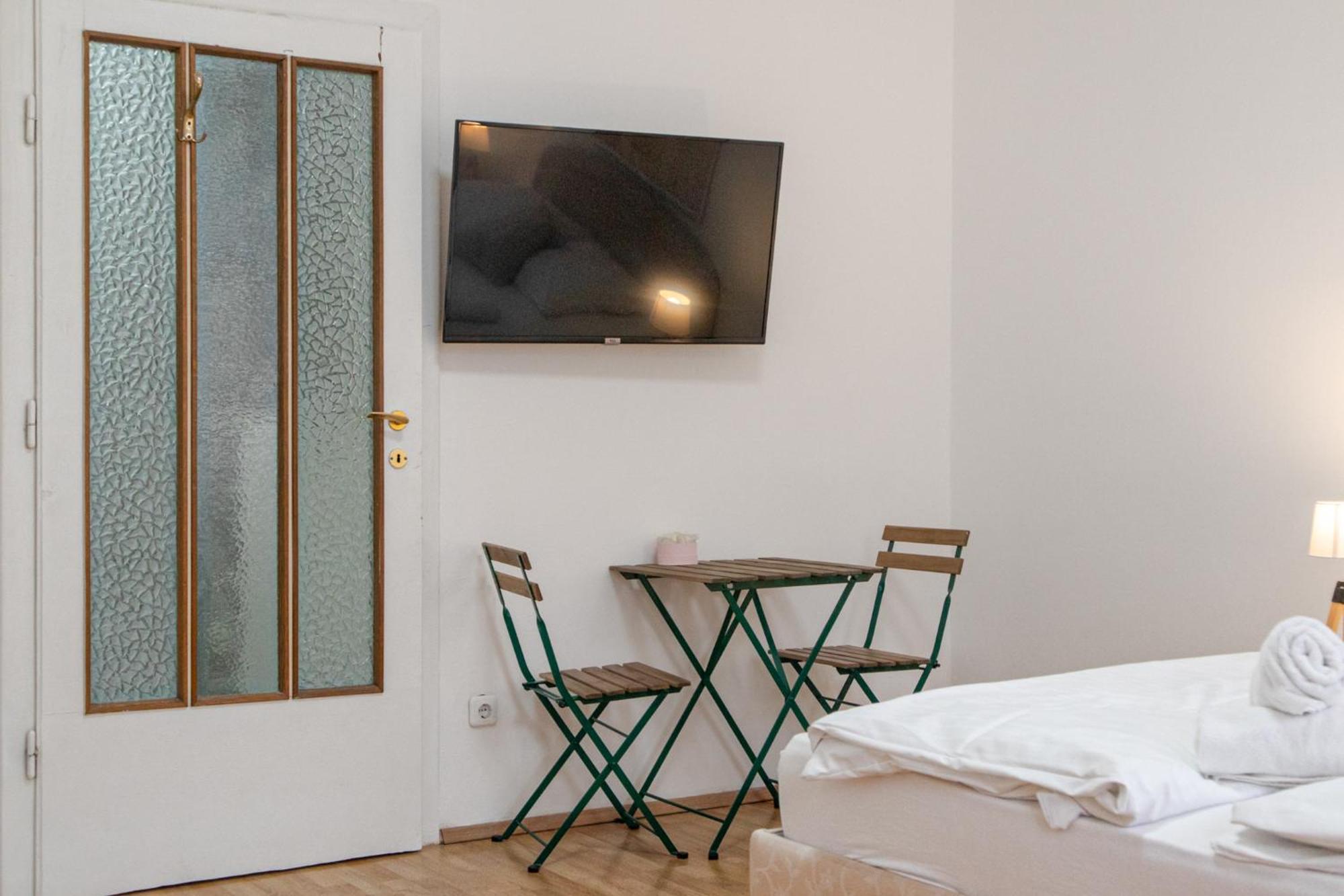 Budget City Stay - Near Wiener Stadthalle Ideal For Longstays Eksteriør bilde