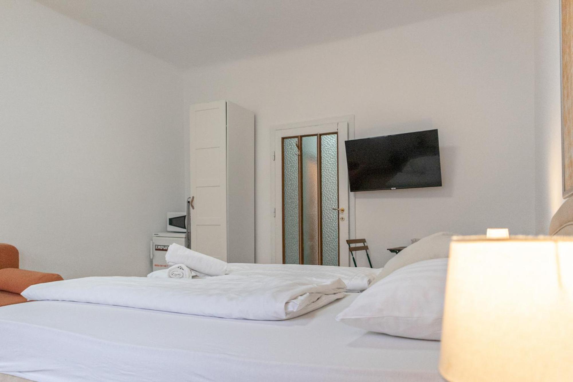 Budget City Stay - Near Wiener Stadthalle Ideal For Longstays Eksteriør bilde